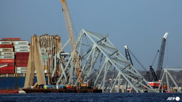 'Daunting task': Cranes arrive to clear Baltimore bridge debris