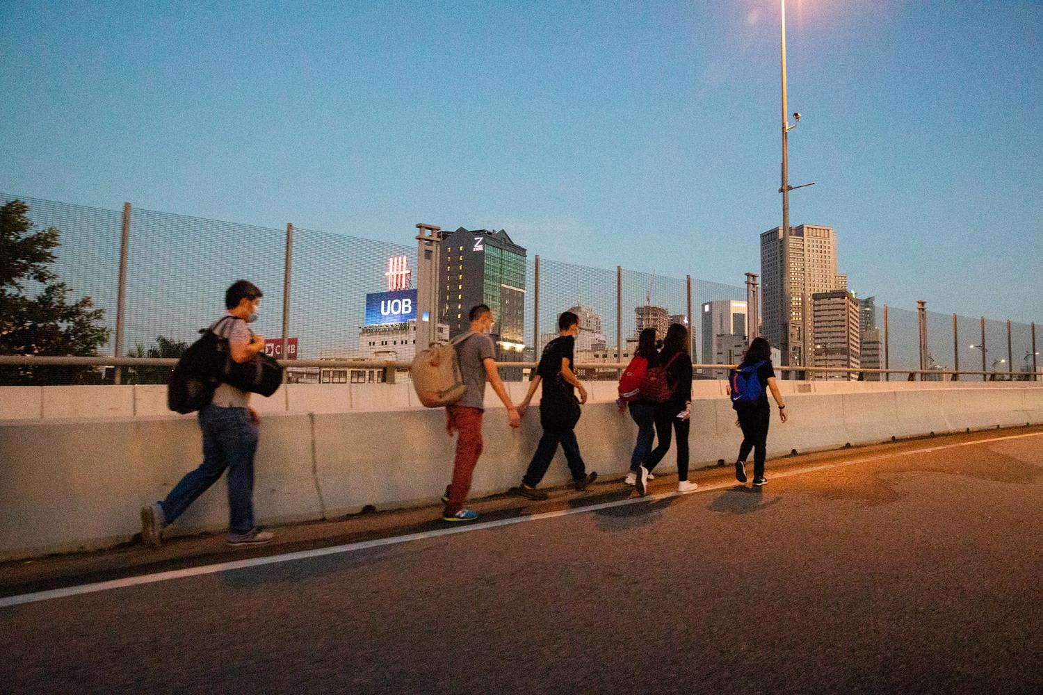 More than 11,000 travellers cross Singapore-Malaysia land border in first 7 hours of reopening More than 11,000 travellers cross Singapore-Malaysia land border in first 7 hours of reopening
