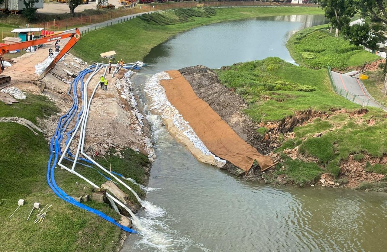 Since the incident last week, HDB and contractor Chiu Teng Construction have widened the channel in Sungei Ulu Pandan from 1.5m to 3.5m and deployed several pumps to improve water flow in the canal. Since the incident last week, HDB and contractor Chiu Teng Construction have widened the channel in Sungei Ulu Pandan from 1.5m to 3.5m and deployed several pumps to improve water flow in the canal.