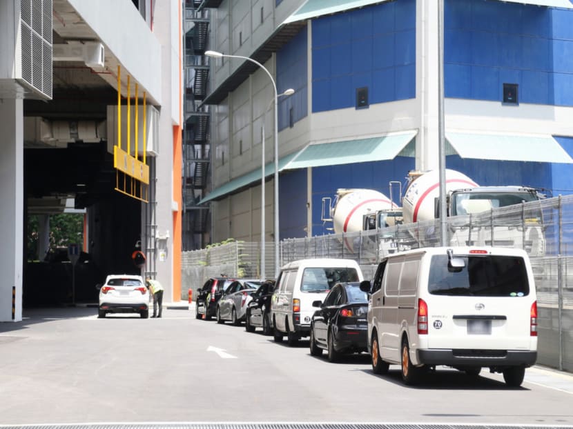 Cars and vans waiting to receive delivery orders for Amazon’s Prime Now goods last week, after the company launched its app in Singapore. The e-commerce giant is paying drivers here up to S$30 a hour to deliver goods. Photo: Koh Mui Fong
