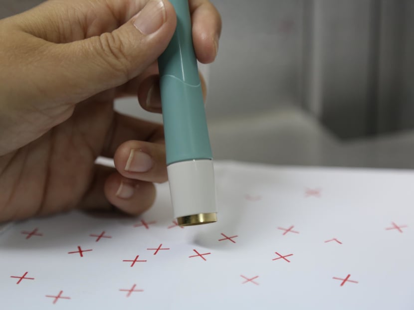 The new "self-inking pen" that will replace regular pens at polling booths at the next General Election. The instrument, unveiled by the Elections Department on Friday (Nov 29), allows voters to stamp a cross on the ballot paper.