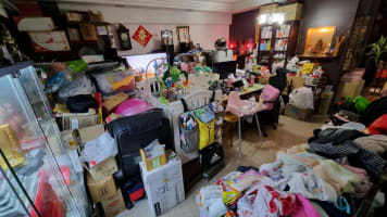 This 4-Room Flat Is So Cluttered With Stuff, The Homeowners Forgot They Had Full-Length Windows At Home