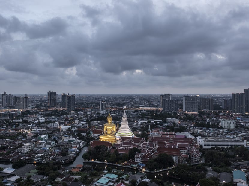 (Bangkok): A push for parentheses miffs Thais (who have bigger problems) (Bangkok): A push for parentheses miffs Thais (who have bigger problems)