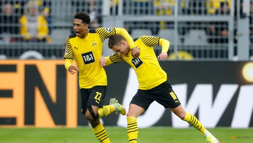 Wasteful Dortmund beat 2-1 Augsburg to move into second place Wasteful Dortmund beat 2-1 Augsburg to move into second place