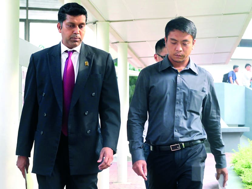 Toh Cheng Yang (right) leaving the courts with his lawyer on April 4, 2014. TODAY file photo