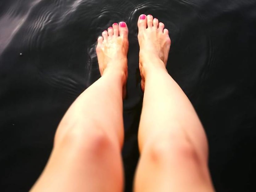 What causes water retention and how to deal with swollen ankles and fingers