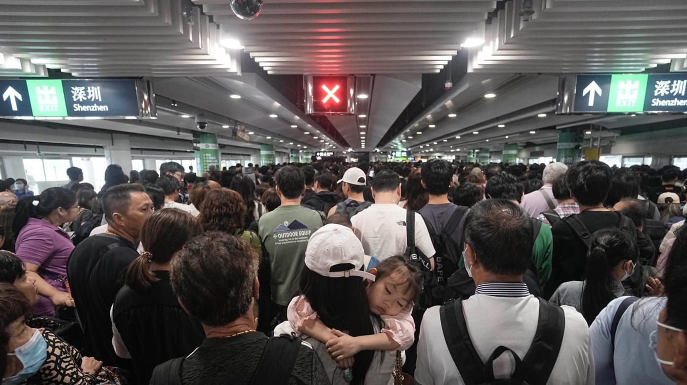 复活节长周末 香港一个上午23万人出境