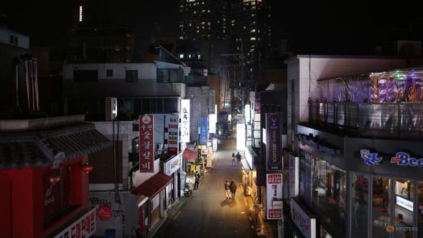 Businesses fret as South Korea reimposes COVID-19 curfews Businesses fret as South Korea reimposes COVID-19 curfews