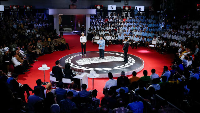印尼总统选举首场电视辩论 候选人针对四课题唇枪舌剑