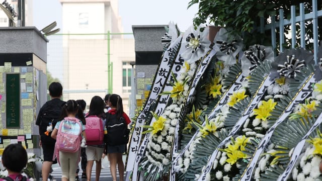 疑不堪学生家长霸凌 韩国23岁老师校内轻生