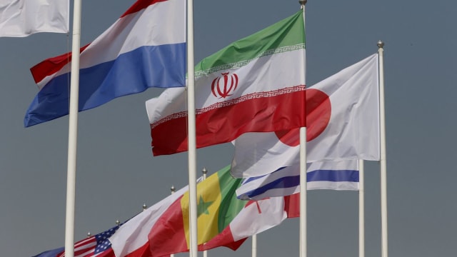 不满美国足协篡改国旗 伊朗官媒呼吁世杯开除美国队