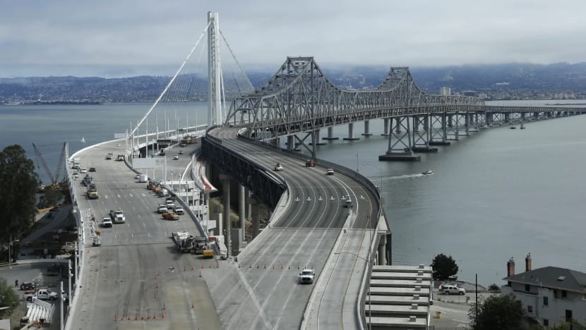 சான் பிரான்சிஸ்கோ Bay Bridge சுரங்கத்தில் 7 வாகனங்கள் மோதிக்கொண்டதில் குறைந்தது 16 பேர் காயம் சான் பிரான்சிஸ்கோ Bay Bridge சுரங்கத்தில் 7 வாகனங்கள் மோதிக்கொண்டதில் குறைந்தது 16 பேர் காயம்