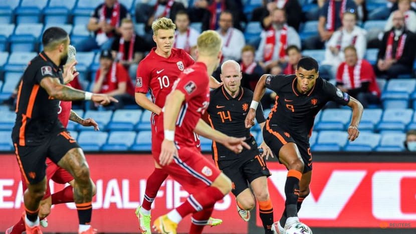 Football: Dutch duo out of top of the table qualifier against Turkey Football: Dutch duo out of top of the table qualifier against Turkey