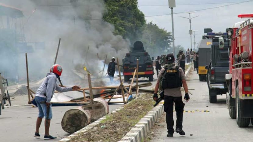 Indonesia deploys more troops as Papua hit by fresh unrest Indonesia deploys more troops as Papua hit by fresh unrest