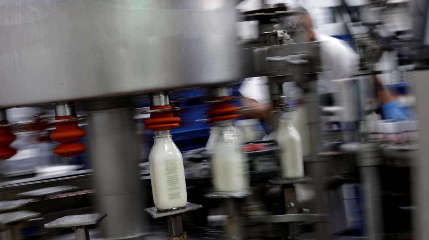 美国巴氏消毒牛奶样本发现禽流感病毒颗粒 但商用牛奶仍安全