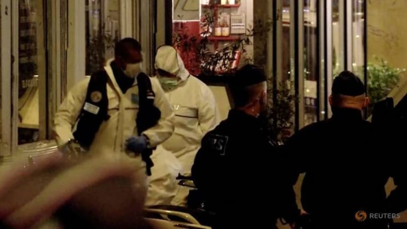 1 maut dalam serangan pisau di Paris