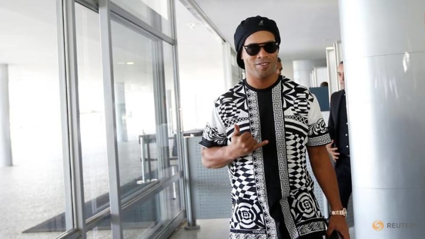Ronaldinho flies home to Brazil after Paraguayan judge frees him Ronaldinho flies home to Brazil after Paraguayan judge frees him