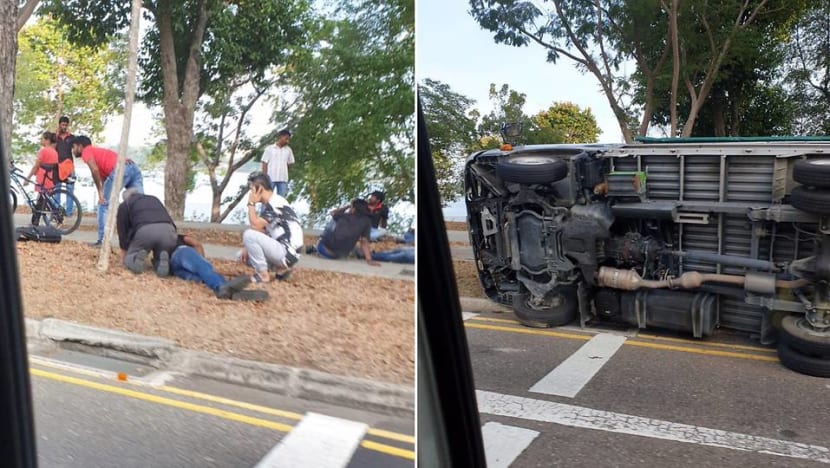 5 taken to hospital after accident along Bedok Reservoir Road 5 taken to hospital after accident along Bedok Reservoir Road
