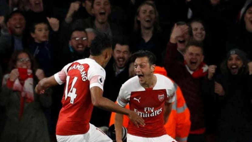 Arsenal catat kemenangan ke-10 berturut-turut; Ozil pamer prestasi cemerlang