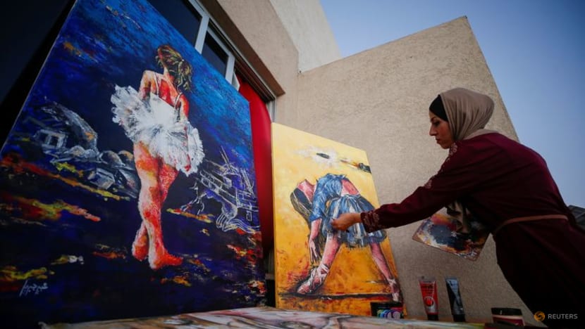 Gaza artist mixes beauty with pain in her ballet paintings Gaza artist mixes beauty with pain in her ballet paintings