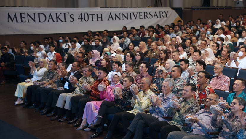 Ulang tahun ke-40 MENDAKI titik pencapaian penting, terus main peranan besar dalam kemajuan masyarakat Melayu/Islam, kata PM Lee Ulang tahun ke-40 MENDAKI titik pencapaian penting, terus main peranan besar dalam kemajuan masyarakat Melayu/Islam, kata PM Lee