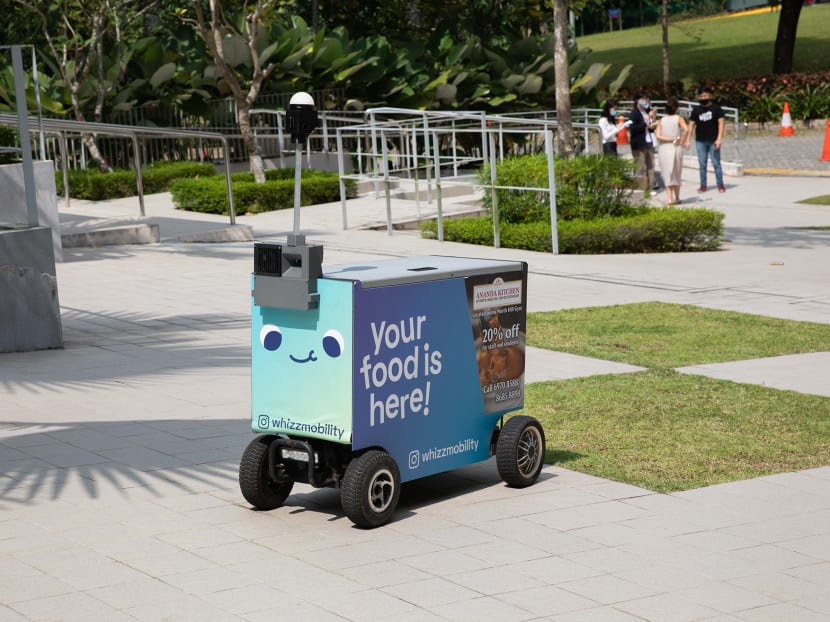 FoodBot is a four-wheeled electronically powered robot that delivers lunch and dinner orders at Nanyang Technological University.