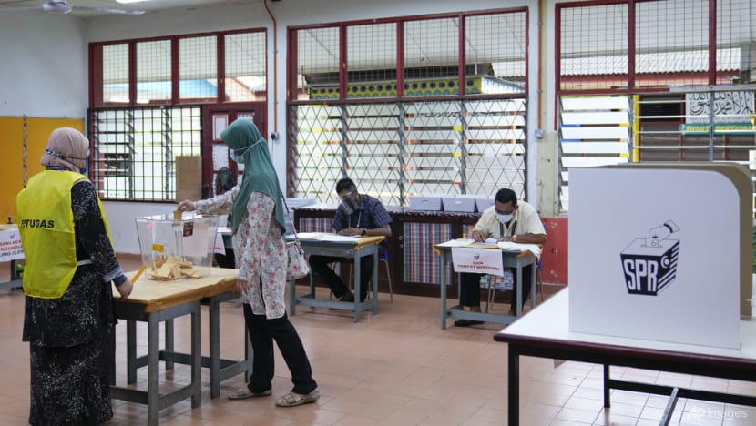 Pahang and Perlis dissolve legislatures, paving the way for state polls to be held during Malaysia's GE15