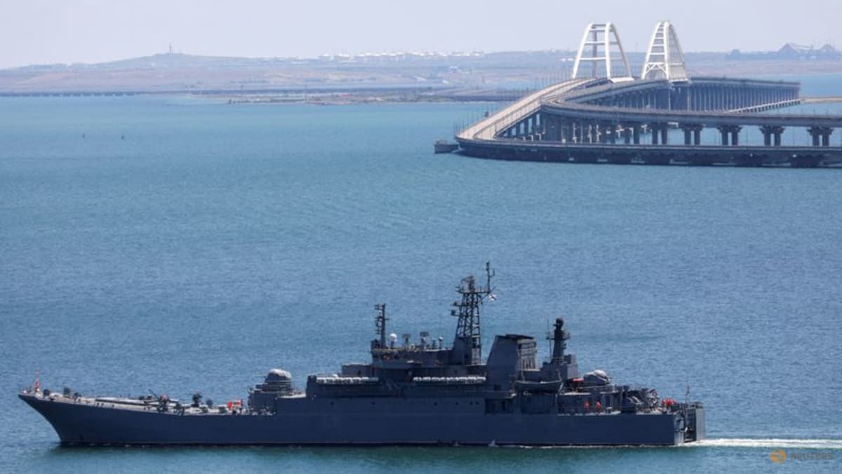Ukraine accuses Russia of flouting maritime law beside Crimea Ukraine accuses Russia of flouting maritime law beside Crimea