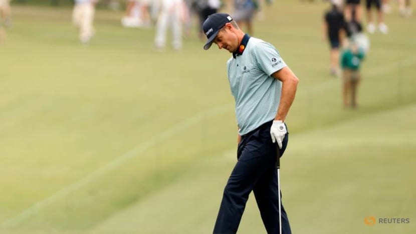Golf-Rose fades early as Masters lead cut to one Golf-Rose fades early as Masters lead cut to one