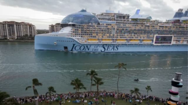 世界最大游轮于迈阿密首航 环保问题引关注