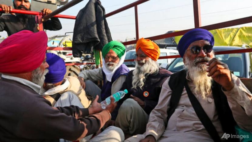 Protesting India farmers blockade highways for several hours Protesting India farmers blockade highways for several hours