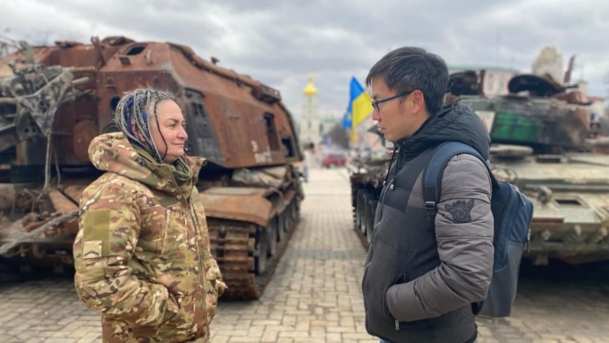 ‘Hidup Anda dapat diselesaikan dalam satu saat’: Ukraina menunjukkan kekuatan dan ketahanan seiring berlalunya perang selama satu tahun