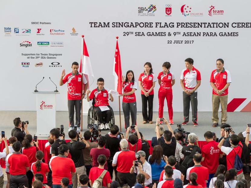Team SIngapore paddler Aaron Yeo leading the contingent in pledge taking, along with Suhairi Suhani, and Jasmine Ser. They were joined on stage by (from left to right) Asean Para games chef de mission Shirley Low, Culture, Community and Youth Minister Grace Fu, Social and Family Development Minister Tan Chuan-Jin, and SEA Games CDM  Milan Kwee. Photo: Dyan Tjhia / Sport Singapore