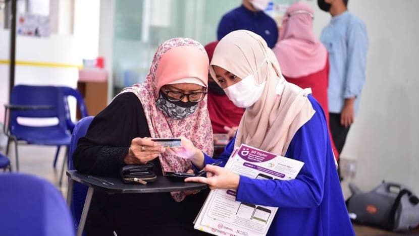 Lebih 1,000 warga emas didampingi bagi sesi Transformasi Digital di masjid tempatan Lebih 1,000 warga emas didampingi bagi sesi Transformasi Digital di masjid tempatan