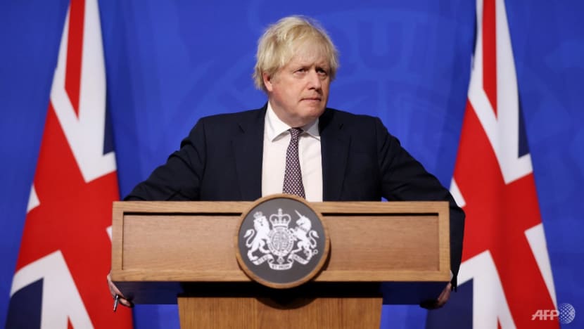 UK takes new measures to slow Omicron COVID-19 variant UK takes new measures to slow Omicron COVID-19 variant