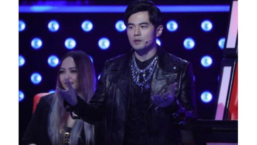 Tough guy Jay Chou cries on Voice of China 4