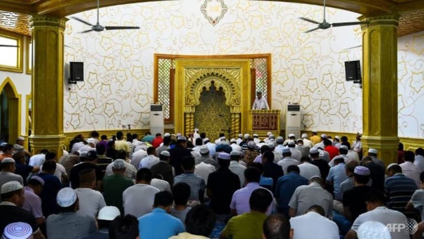 China gesa semua masjid kibar bendera negara bagi "galak semangat patriotik"