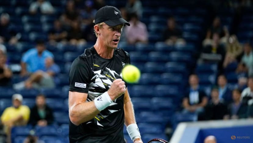 Tennis:Schwartzman sees off Anderson after weather delay to reach third round Tennis:Schwartzman sees off Anderson after weather delay to reach third round