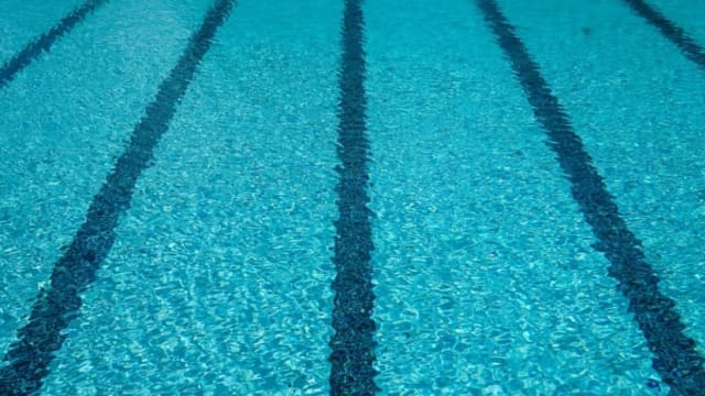 德国柏林将允女性在公共游泳池半裸泳