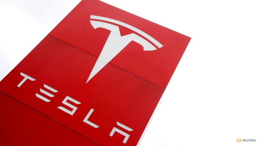 Tesla's Elon Musk bemoans German red tape, again Tesla's Elon Musk bemoans German red tape, again