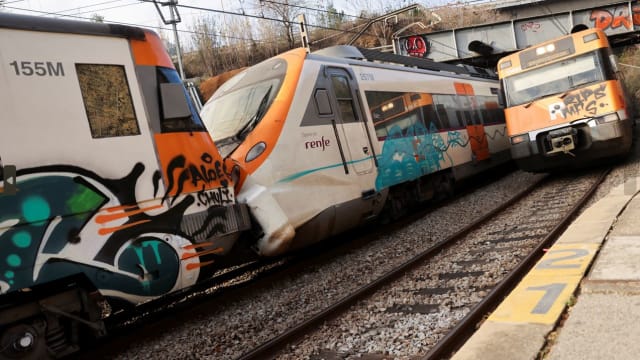 西班牙发生火车相撞事故 155人受伤