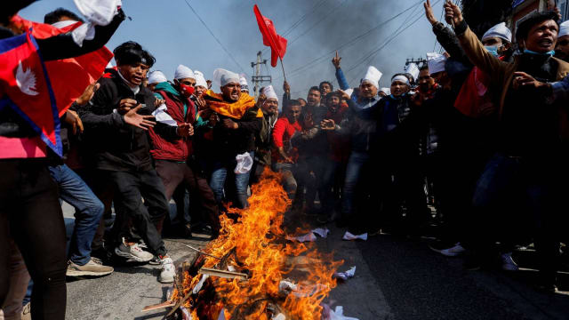 尼泊尔民众示威抗议美国资助基础设施建设计划