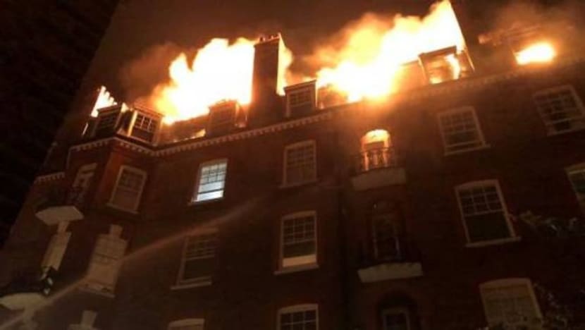 100 ahli bomba lawan api di West Hamsptead, London