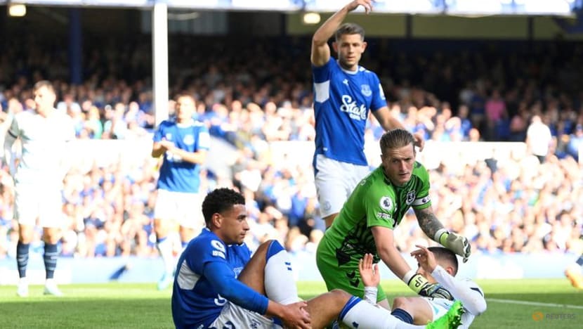 Everton's Godfrey out for three months after surgery for leg fracture Everton's Godfrey out for three months after surgery for leg fracture