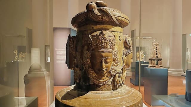 400年历史雕塑被指是失窃文物 亚洲文明博物馆：根据程序采购