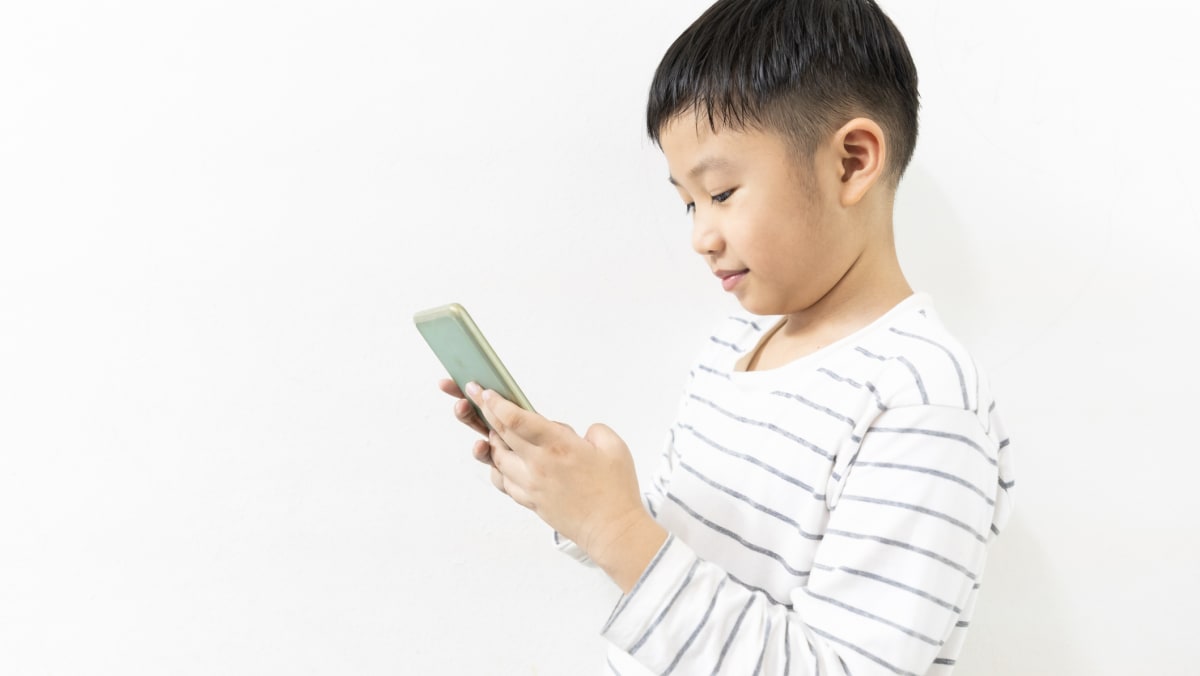 commentary-it-s-not-your-fault-if-your-kids-won-t-put-down-their-smartphones