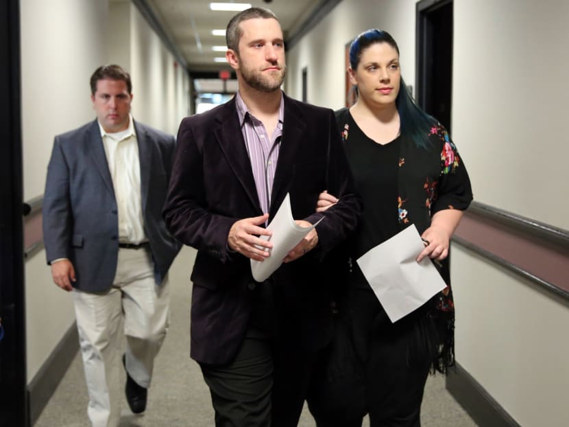 Actor Dustin Diamond enters court at Ozaukee County Justice Center with his fiance, Amanda Schutz, Thursday, June 25, 2015, in Port Washington, Wisconsin. Photo: AP