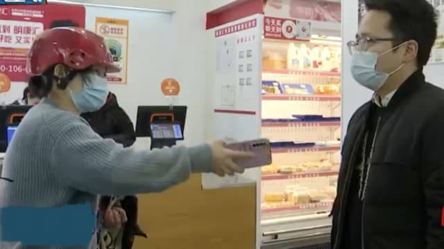 中国41岁女子被店员叫阿姨 两人竟打起来！