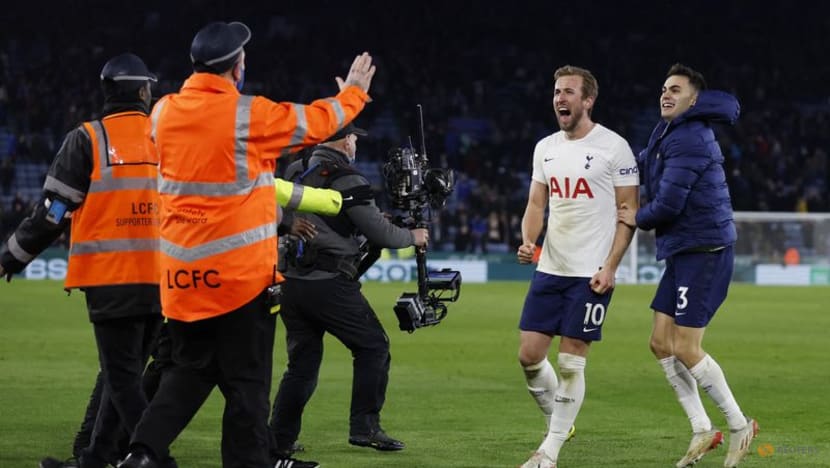 Bergwijn's stoppage-time double snatches stunning Spurs win at Leicester Bergwijn's stoppage-time double snatches stunning Spurs win at Leicester