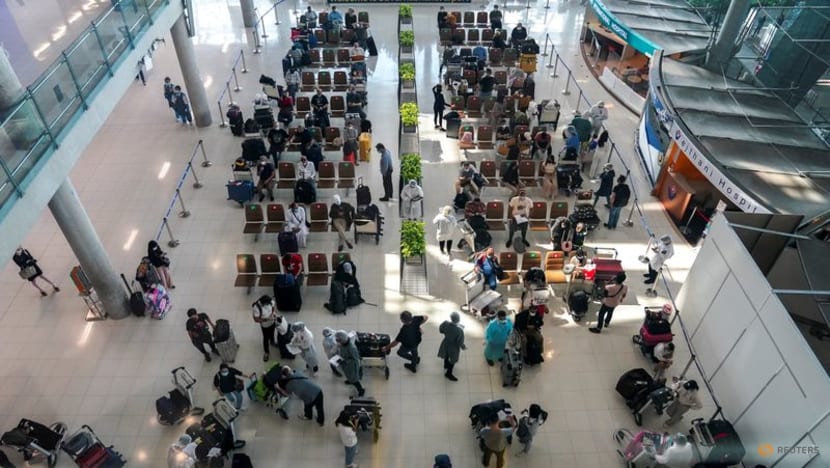 Thai chamber of commerce sees 600,000 foreign tourists in Nov-Dec Thai chamber of commerce sees 600,000 foreign tourists in Nov-Dec